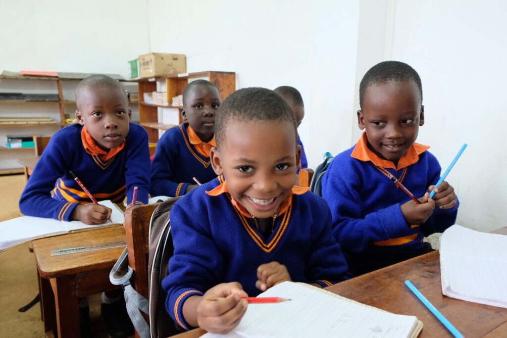 Die Kinder der Adolph Kolping-Grundschule in Bukoba gehen gerne in die Schule. 